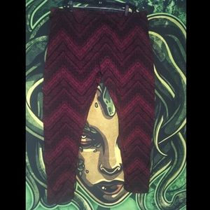 Black & Red Pattern Leggings